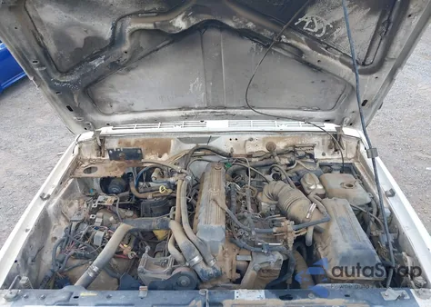 1987 Jeep Cherokee z USA, uszkodzony, nr VIN 1JCML7810HT027657